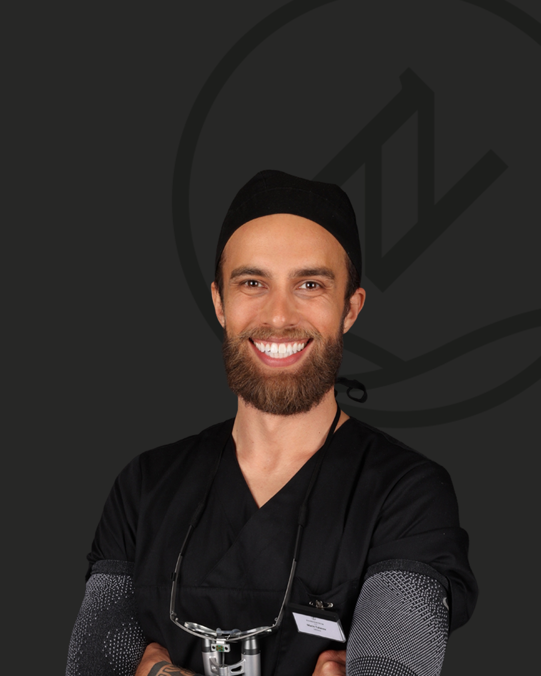 Portraitfoto von Mario Tolanov, Angestellter Zahnarzt, Spezialist für Endodontie im Zahnzentrum Nord Emden