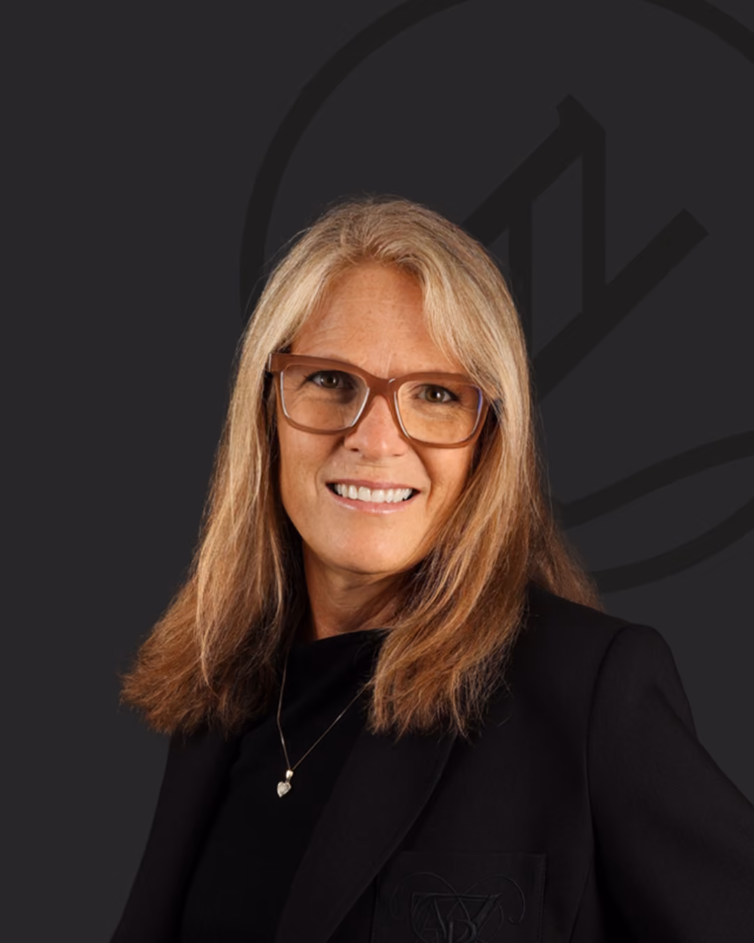 Portraitfoto von Corina Lindau, MVZ Managerin, Abrechnungsmanagerin und Labormanagerin, Geschäftsentwicklung im Zahnzentrum Nord Emden