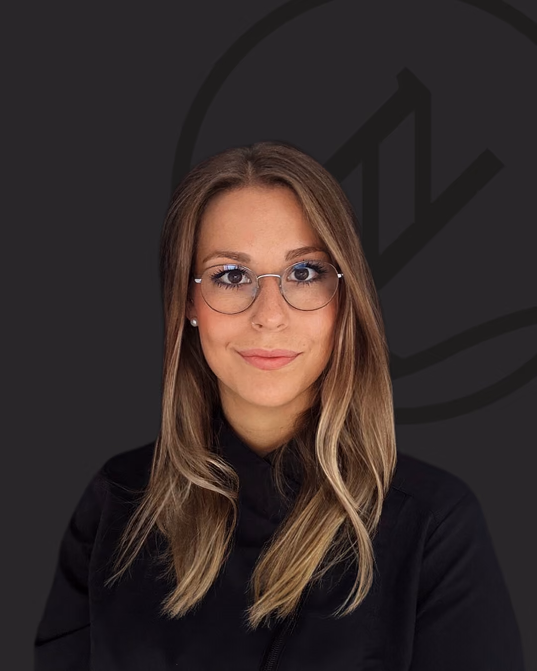 Portraitfoto von Jaane Marie Sielmann, Zahntechnikerin, Spezialistin für Kunststofftechnik im Zahnzentrum Nord Emden