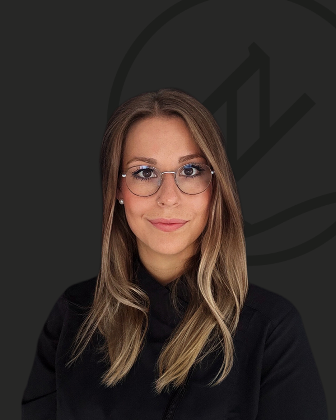 Portraitfoto von Jaane Marie Sielmann, Zahntechnikerin, Spezialistin für Kunststofftechnik im Zahnzentrum Nord Emden