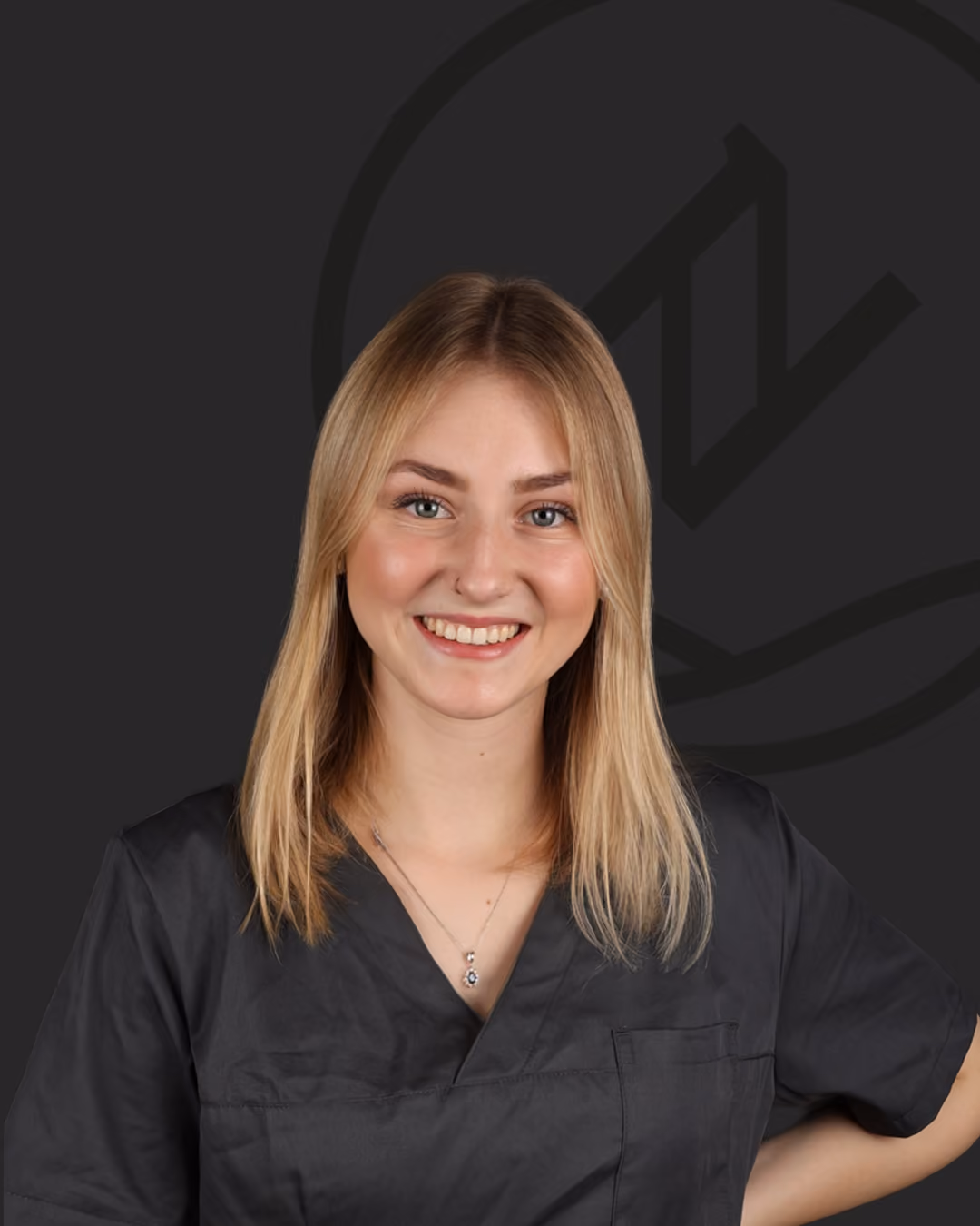 Portraitfoto von Mia Appel, Zahnmedizinische Fachangestellte, Prophylaxe für Erwachsene im Zahnzentrum Nord Emden