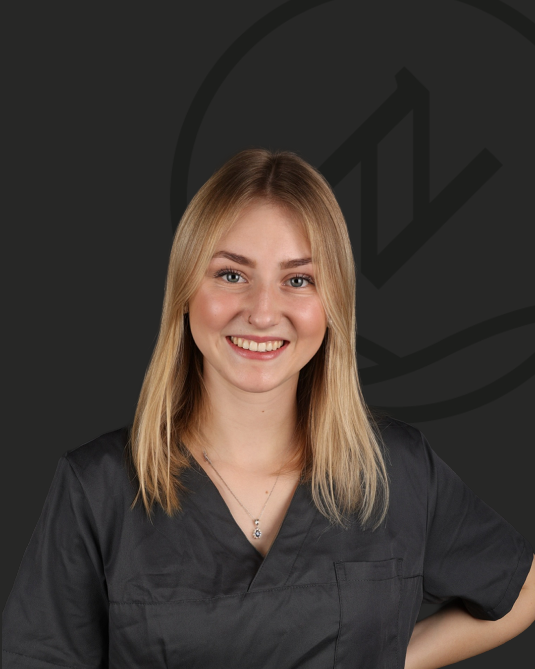Portraitfoto von Mia Appel, Zahnmedizinische Fachangestellte, Prophylaxe für Erwachsene im Zahnzentrum Nord Emden