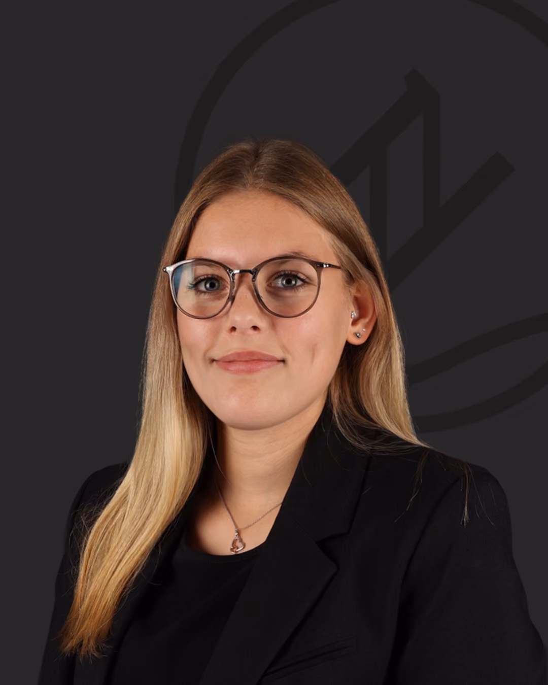 Portraitfoto von Mira Christel, Zahnmedizinische Fachangestellte im Zahnzentrum Nord Emden
