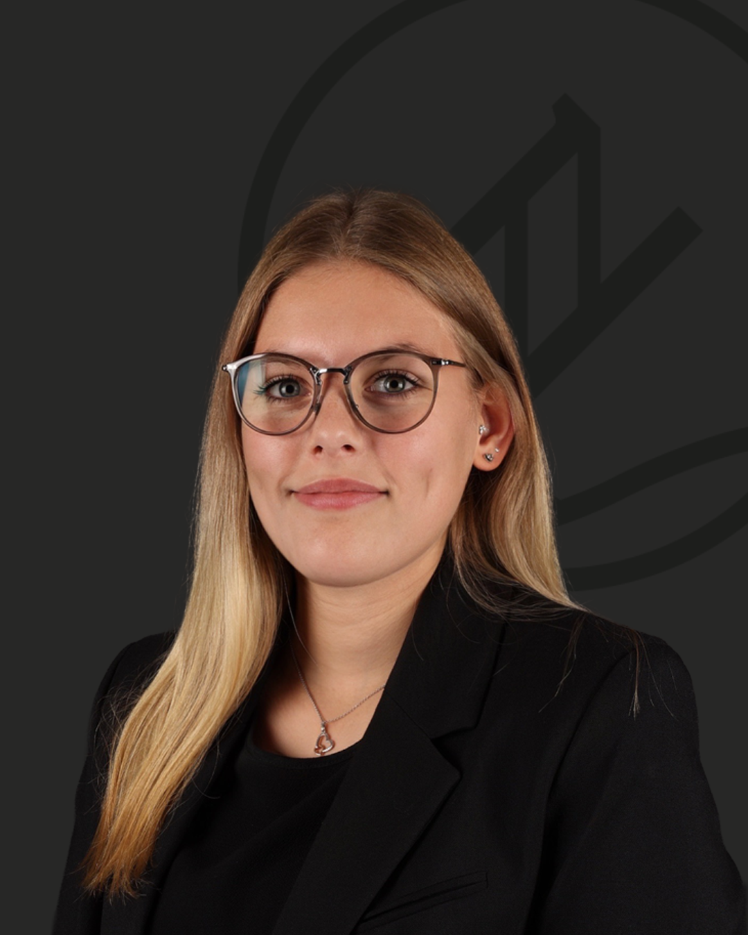 Portraitfoto von Mira Christel, Zahnmedizinische Fachangestellte im Zahnzentrum Nord Emden