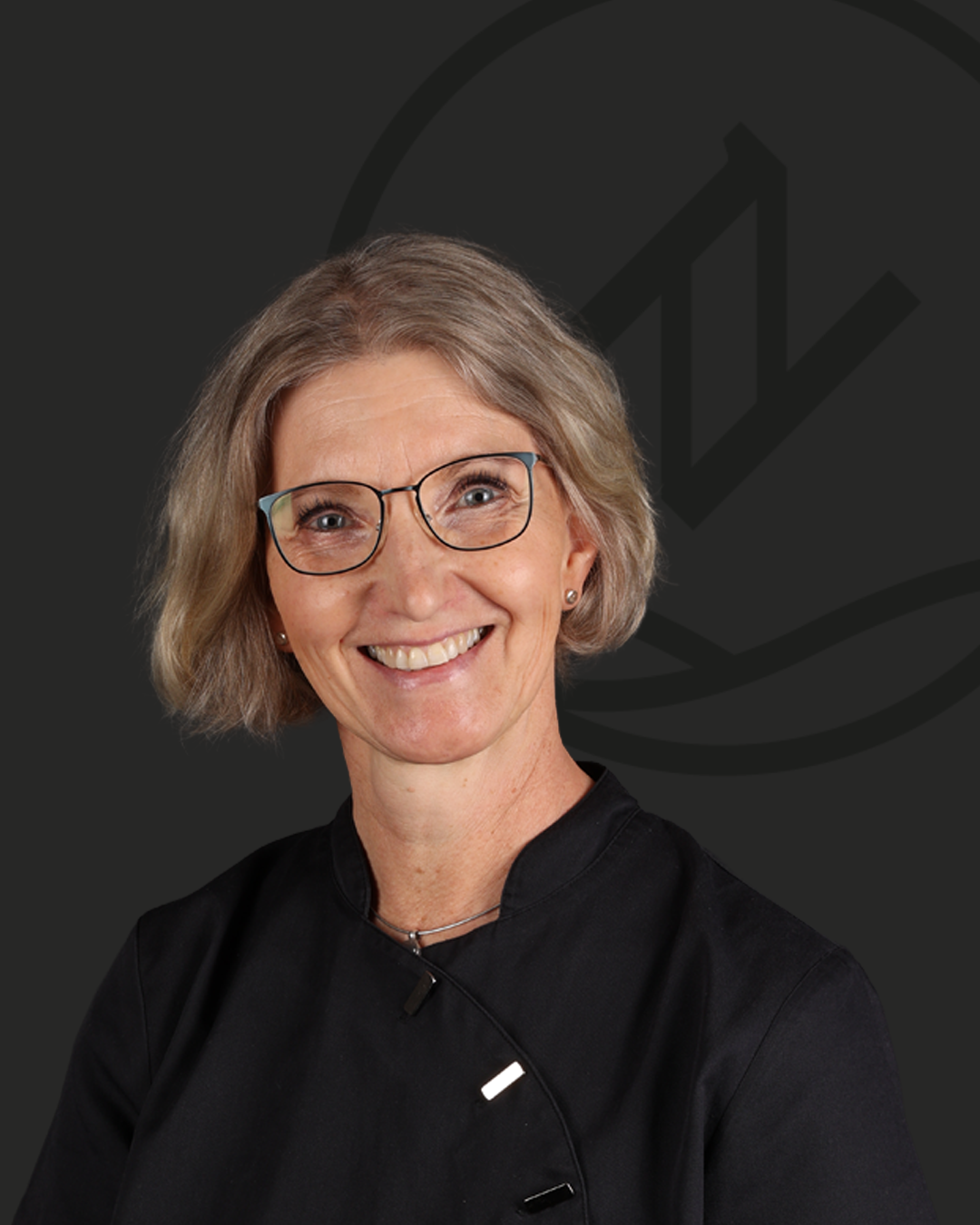 Portraitfoto von Angela Tschöpe, Zahntechnikerin Meisterin im Zahnzentrum Nord Emden