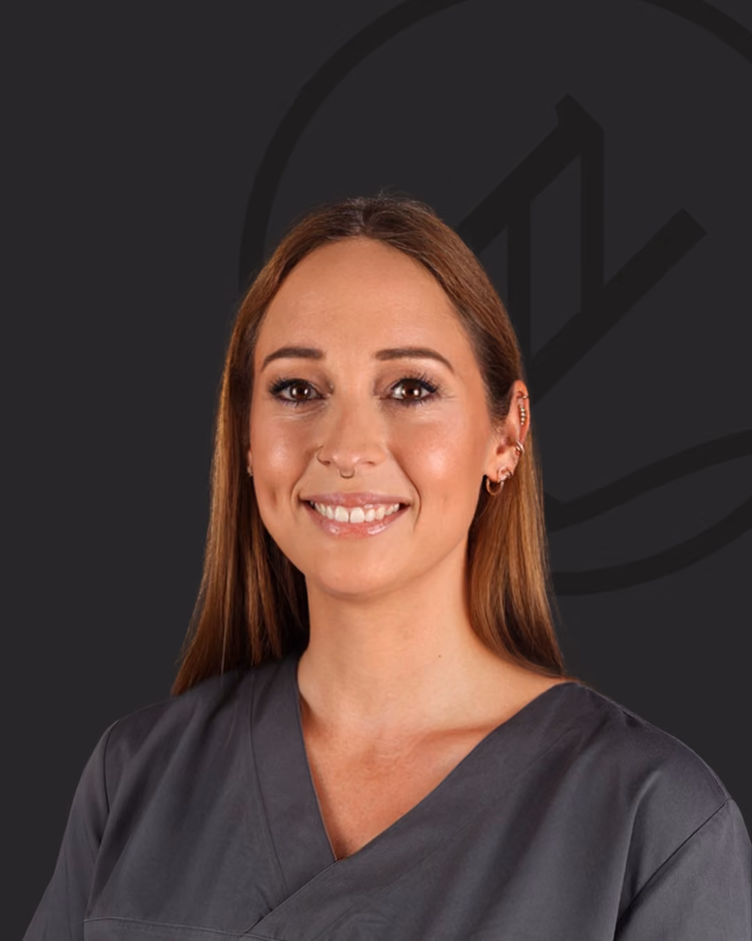 Portraitfoto von Maike Eggen, Zahnmedizinische Fachangestellte, Prophylaxe und Bleaching Spezialistin im Zahnzentrum Nord Emden
