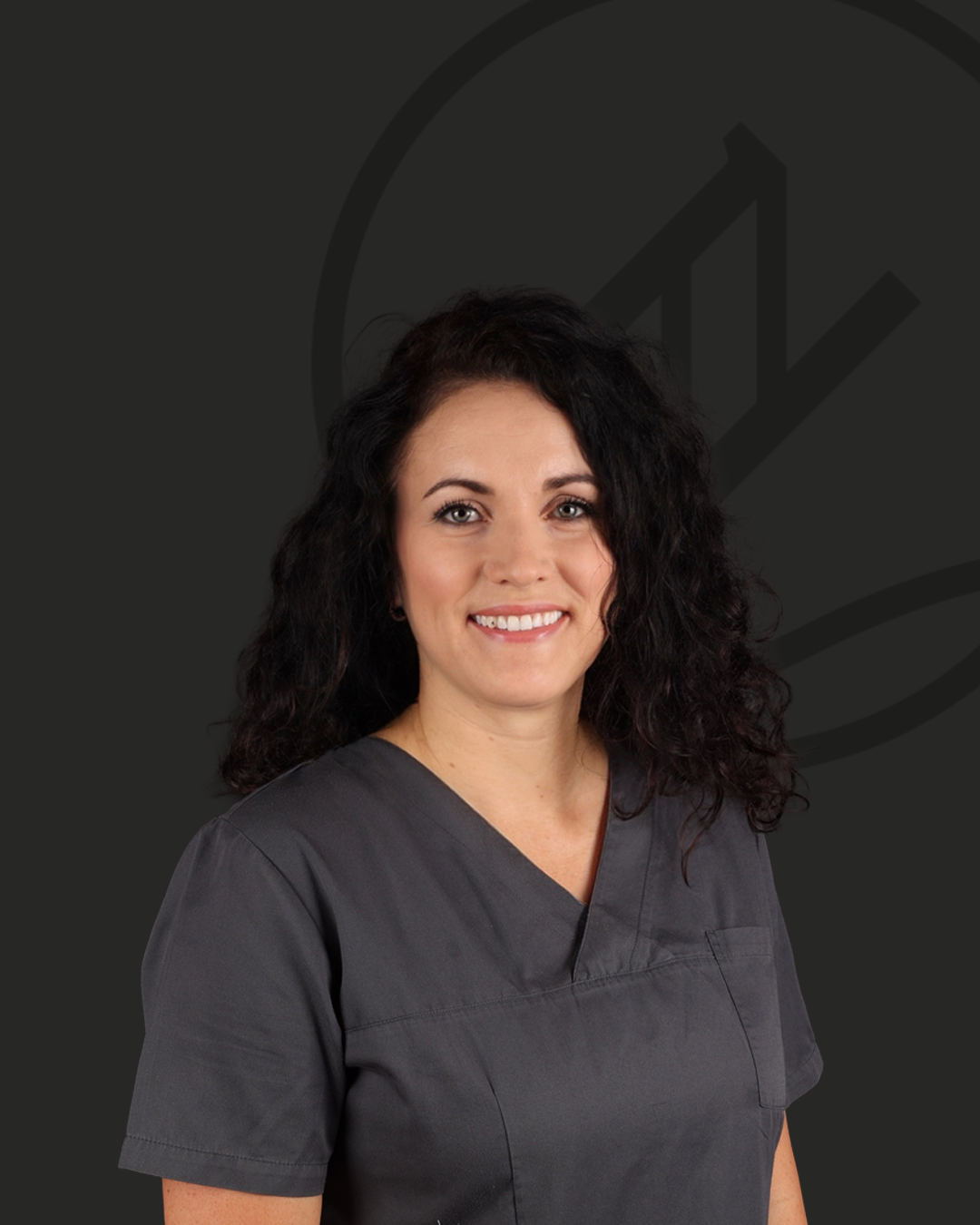 Portraitfoto von Petra Raveling, Zahnmedizinische Fachangestellte, Prophylaxe für Erwachsene im Zahnzentrum Nord Emden