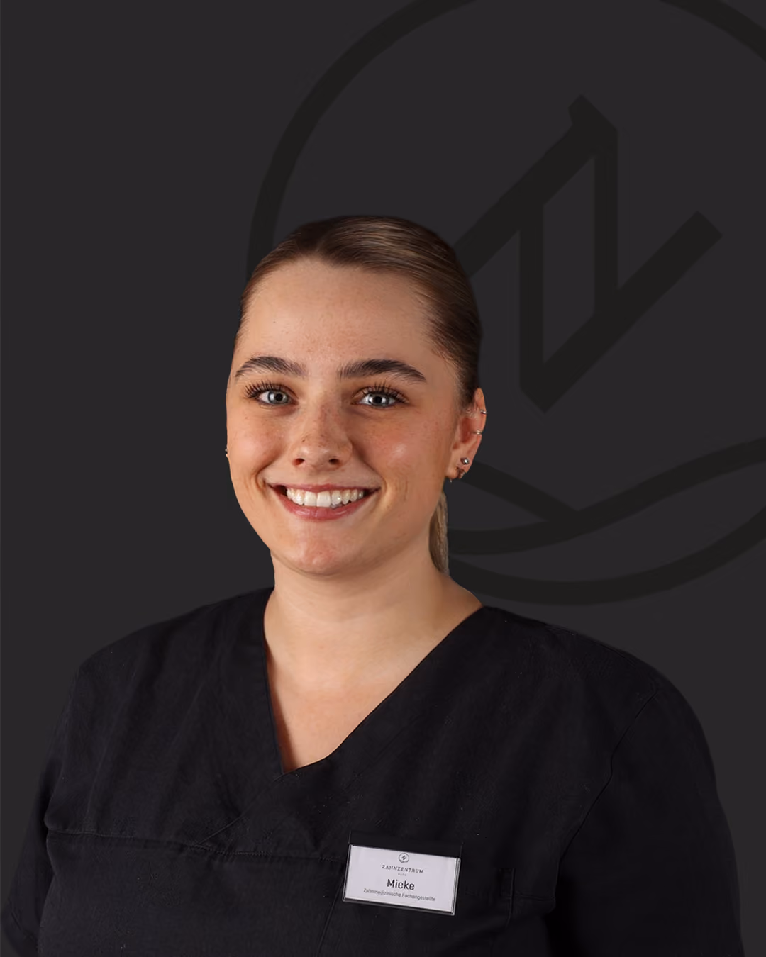 Portraitfoto von Mieke Rohlfs, Zahnmedizinische Fachangestellte im Zahnzentrum Nord Emden