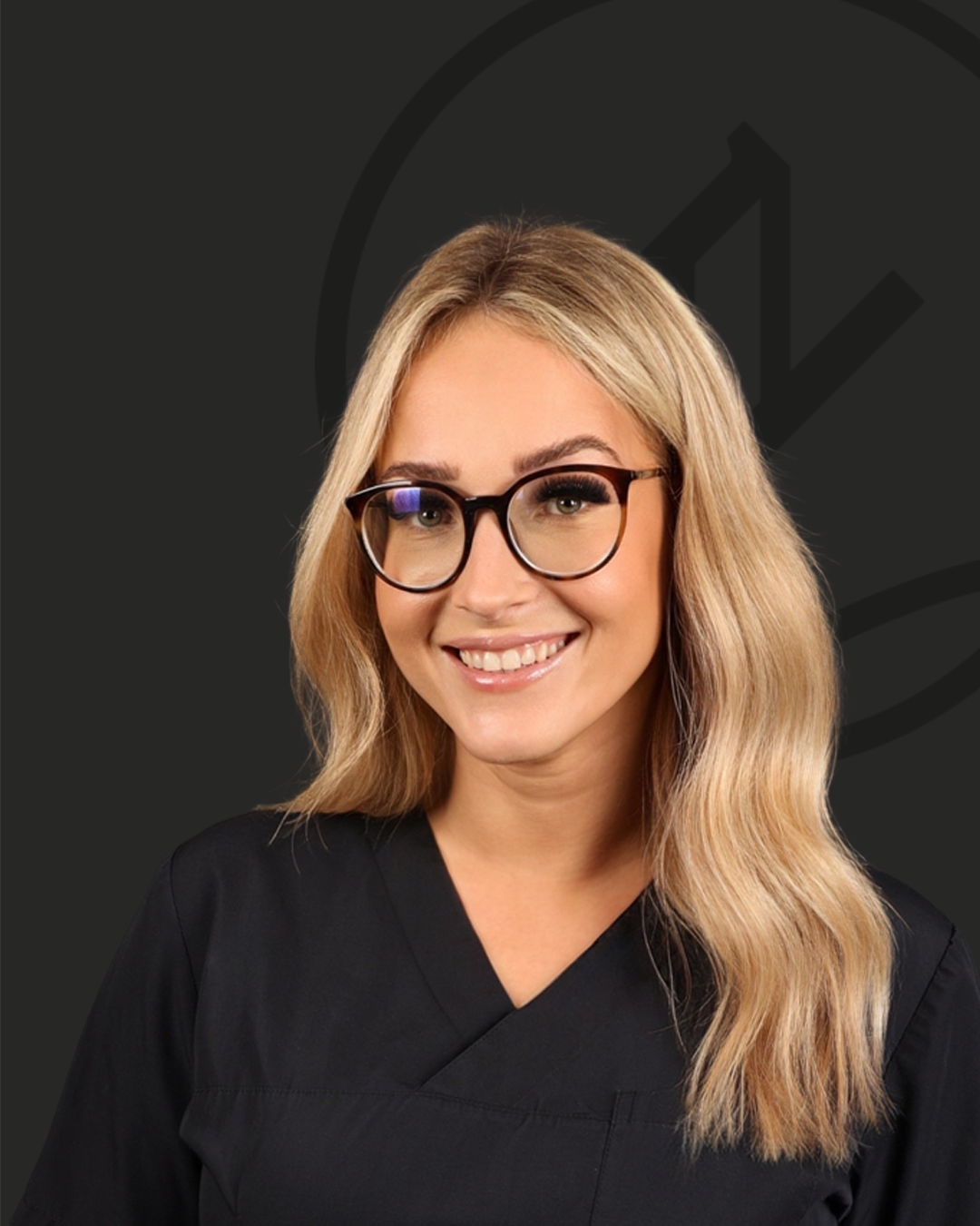 Portraitfoto von Sabrina Thiele, Zahnmedizinische Fachangestellte im Zahnzentrum Nord Emden