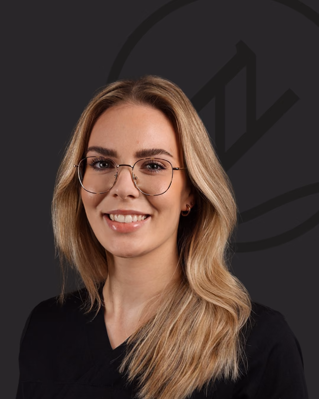 Portraitfoto von Imke Akkermann, Zahnmedizinische Fachangestellte, Teamleitung Endodontologische Zahnheilkunde im Zahnzentrum Nord Emden