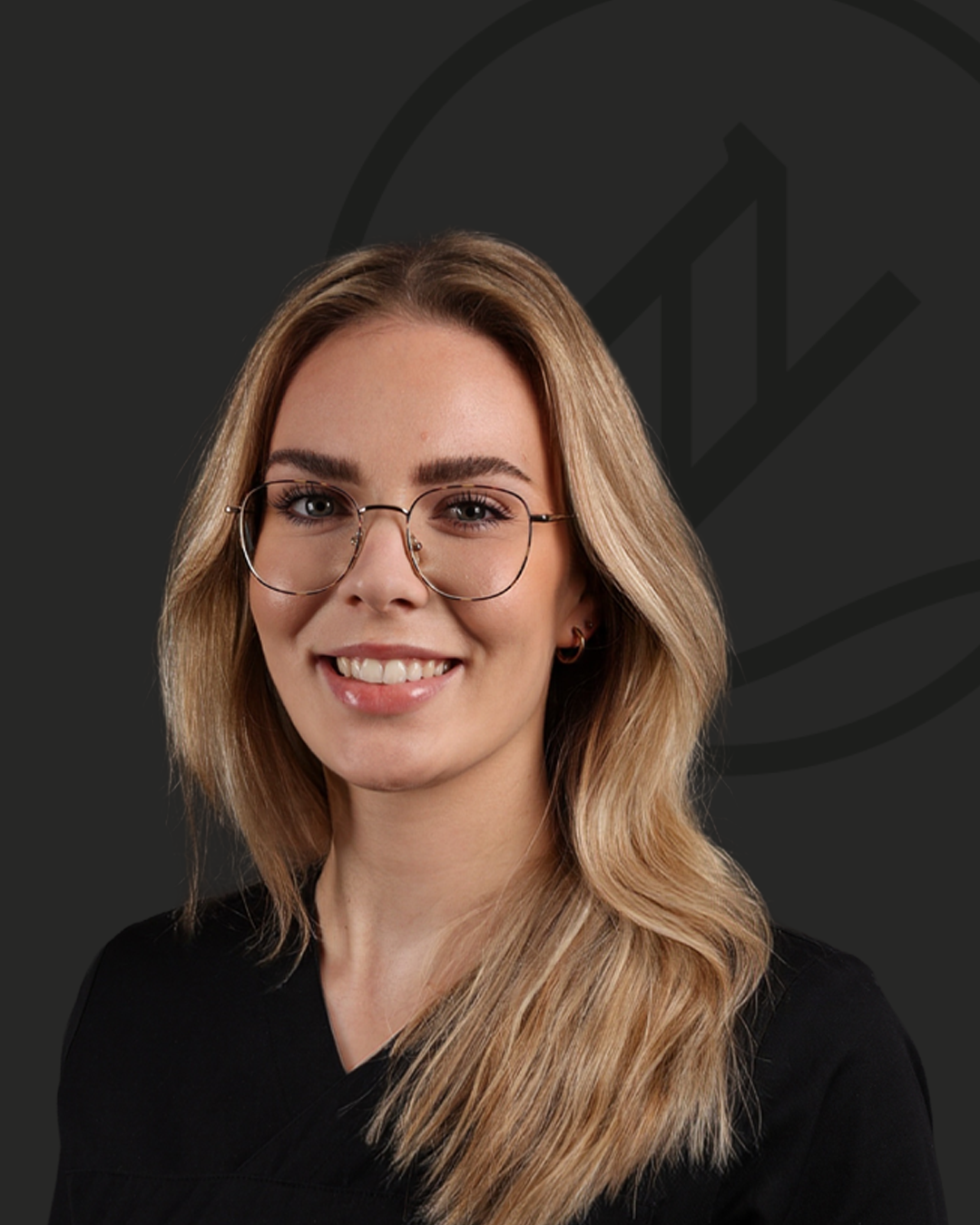 Portraitfoto von Imke Akkermann, Zahnmedizinische Fachangestellte, Teamleitung Endodontologische Zahnheilkunde im Zahnzentrum Nord Emden
