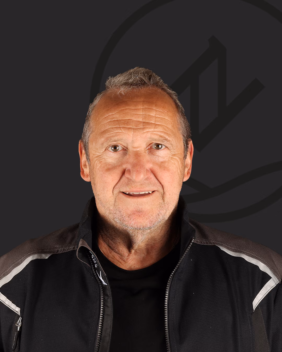 Portraitfoto von Josef Zumkeller, Fahrer und Hausmeister im Zahnzentrum Nord Emden