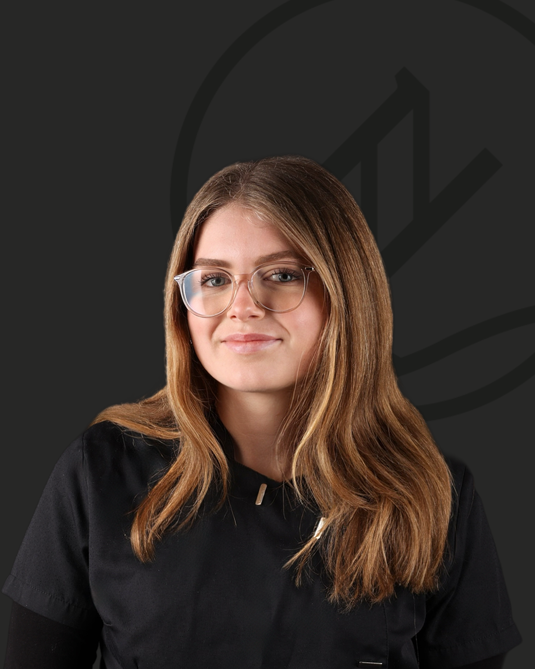 Portraitfoto von Neele Willms, Auszubildende zur Zahntechnikerin im Zahnzentrum Nord Emden