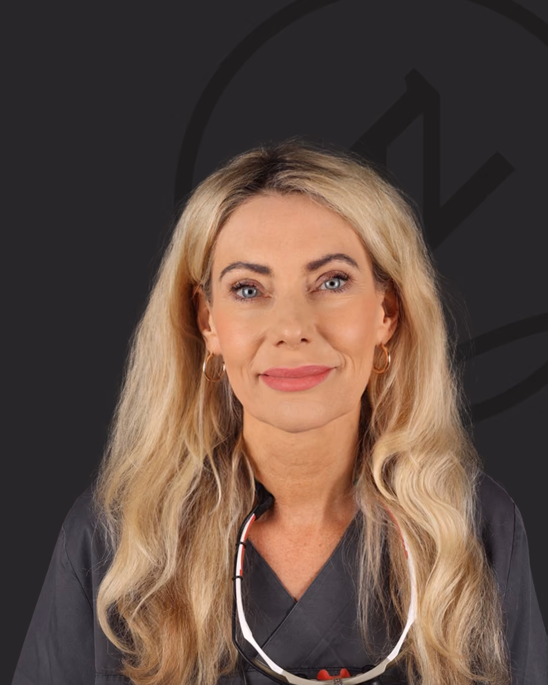 Portraitfoto von Waltraut Gluns, Zahnmedizinische Fachangestellte, Prophylaxe für Erwachsene im Zahnzentrum Nord Emden