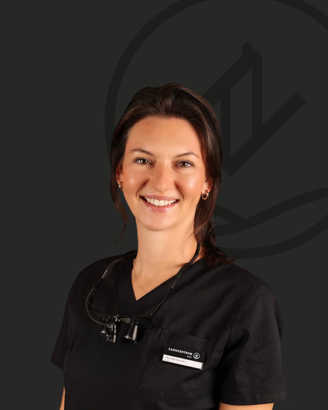Portraitfoto von Christina Scheche, Angestellte Assistenzzahnärztin im Zahnzentrum Nord Emden