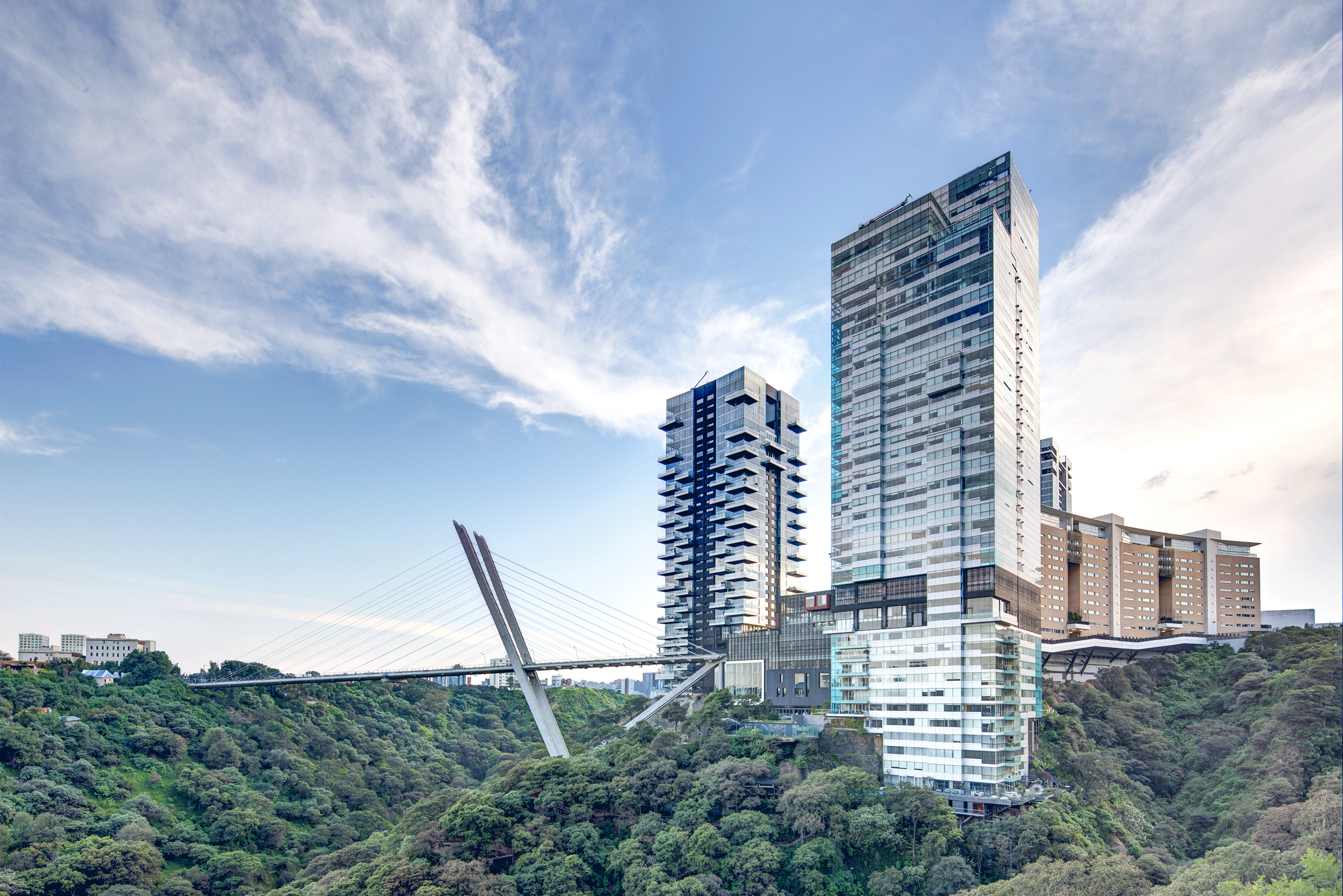 Tollan constructora líder en México