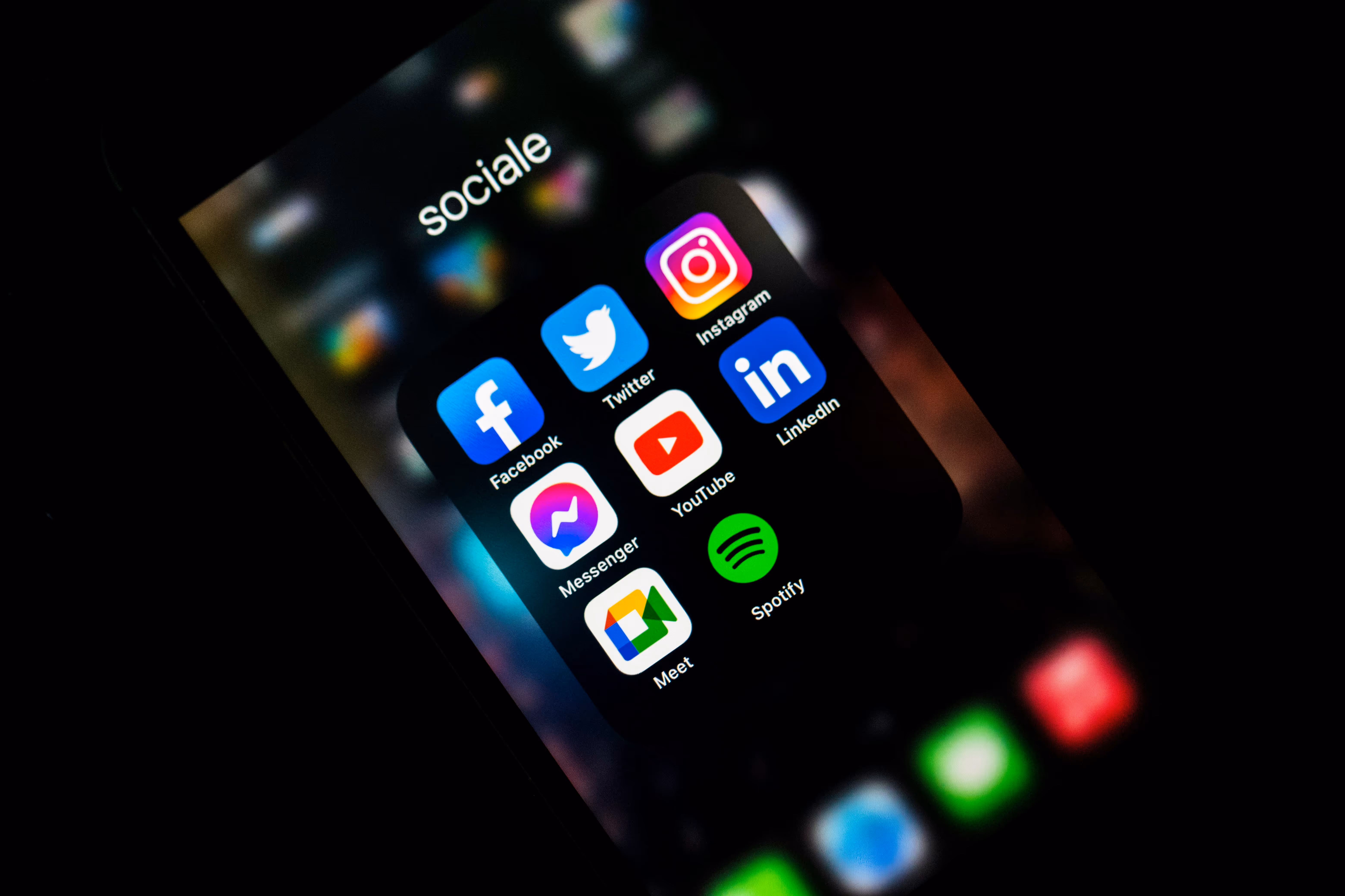 Neoverse Social Media Campaigns with Analytics-Driven Results