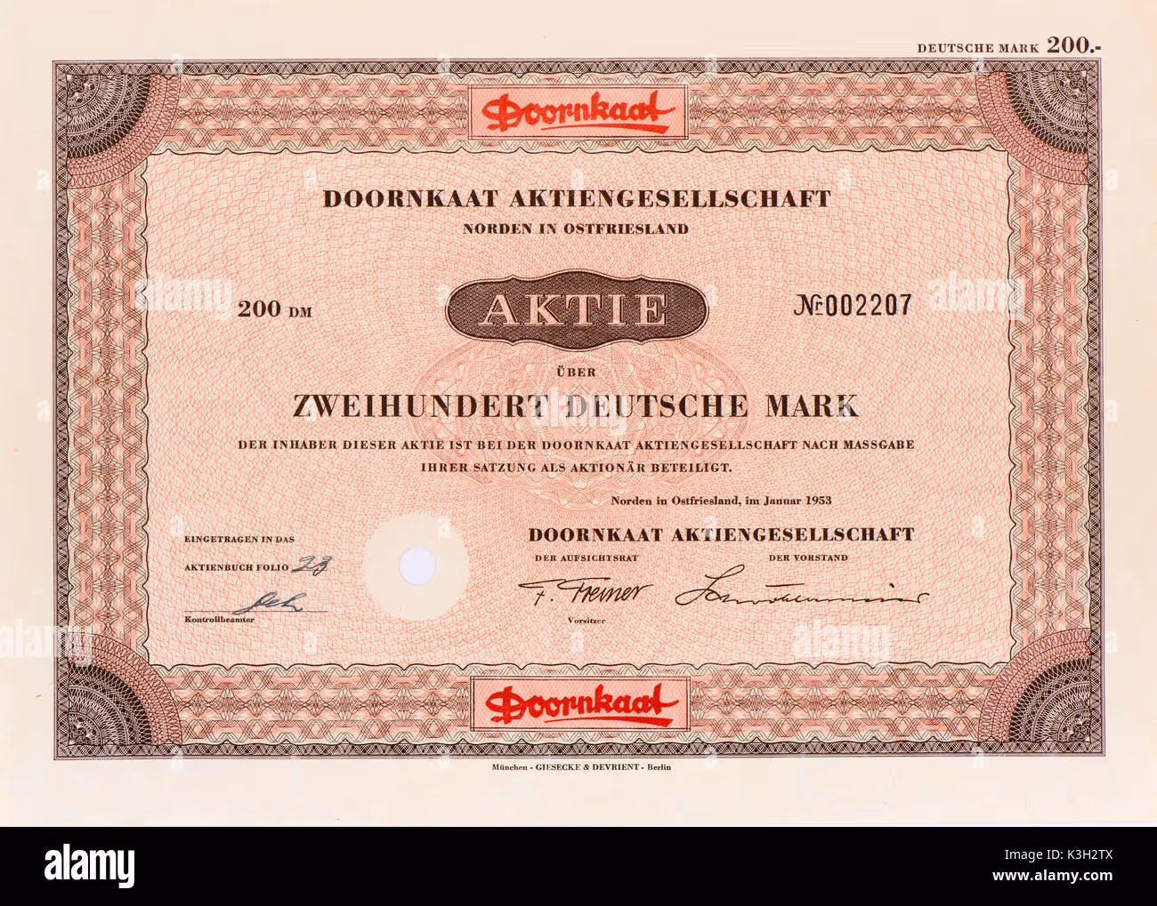 Eine historische Aktie der Doornkaat Aktiengesellschaft aus dem Jahr 1953 im Nennwert von 200 Deutschen Mark. Das Dokument hat ein verziertes Design und ist ein Beispiel für ein klassisches Wertpapier.