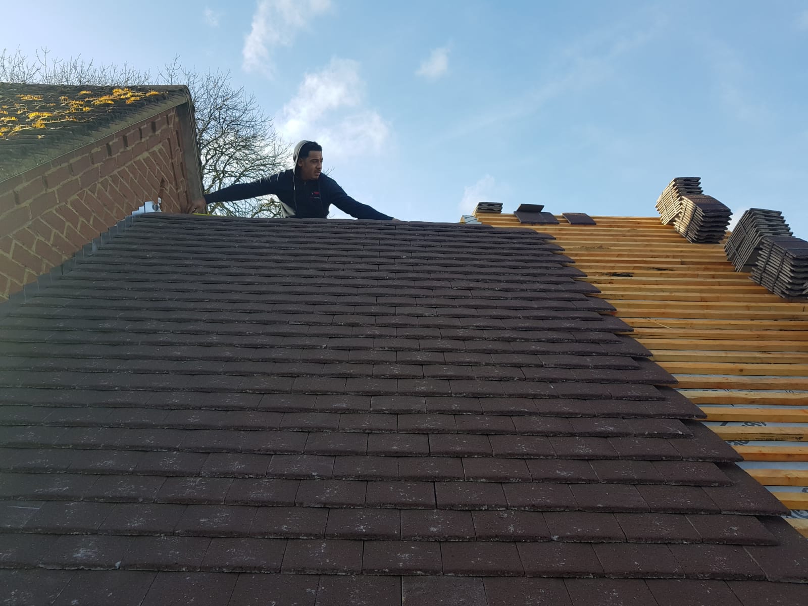 One of Oakley Blythes roofers fitting a roof on a construction project run by Oakley Blythe Quantity Surveyors