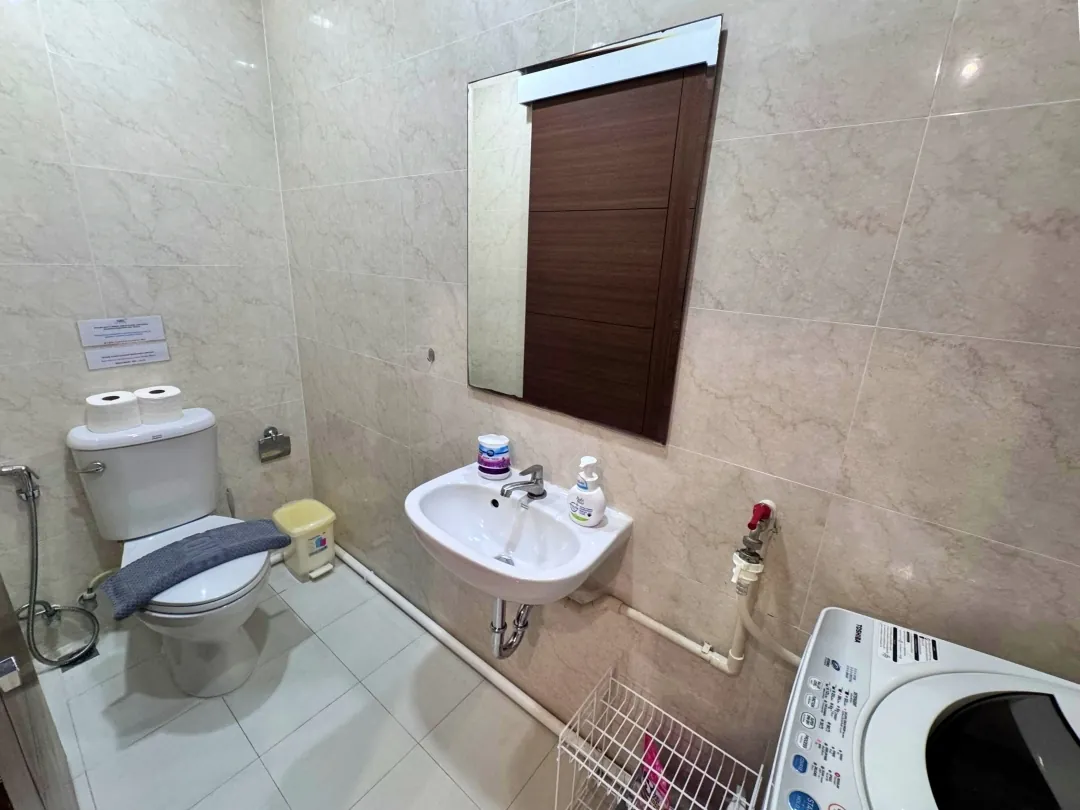 Апартаменты 2 спальни 72 м², NBC Nai Harn — санузел со стиральной машиной
