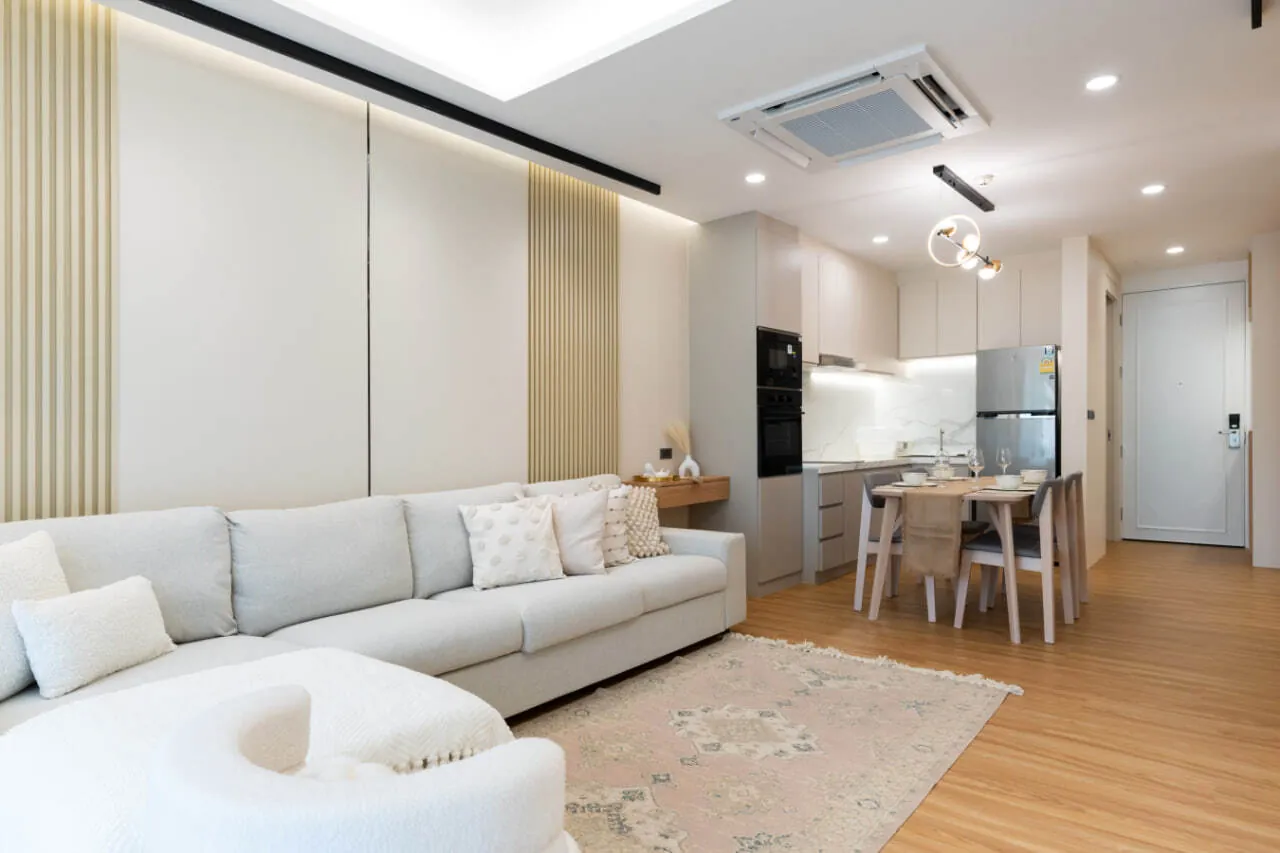 Апартаменты 2 спальни 90 м², ReLife Andaman — гостиная, кухня и обеденная зона