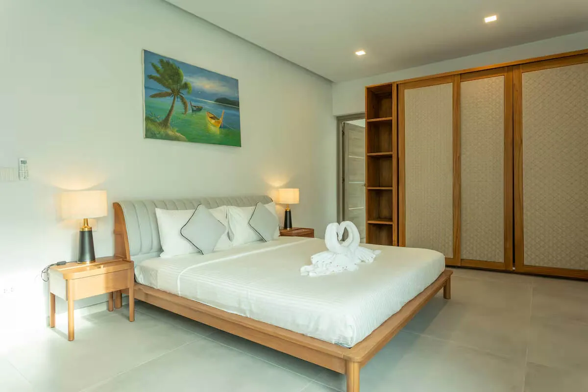 Civetta Grand Villa, Най Харн — спальня со встроенным шкафом