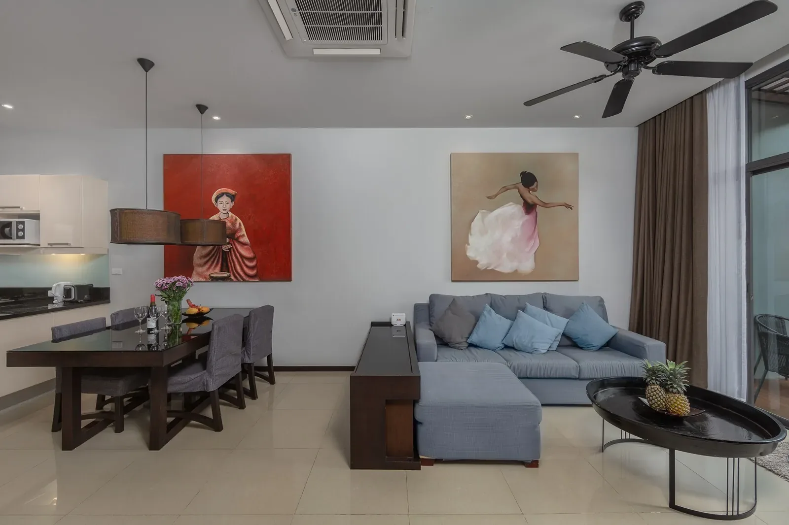 Villa Java, Най Харн — гостиная, столовая и кухня анфиладой