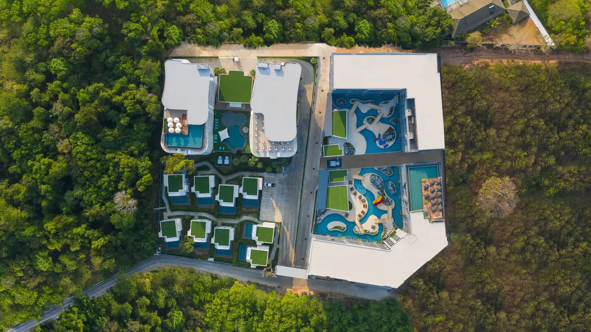 Комплекс с высоты среди тропического леса — Utopia Nai Harn, Найхарн