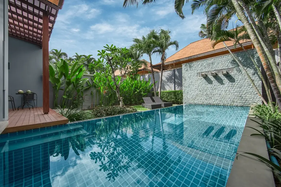 Villa Java, Най Харн — бассейн со стороны террасы