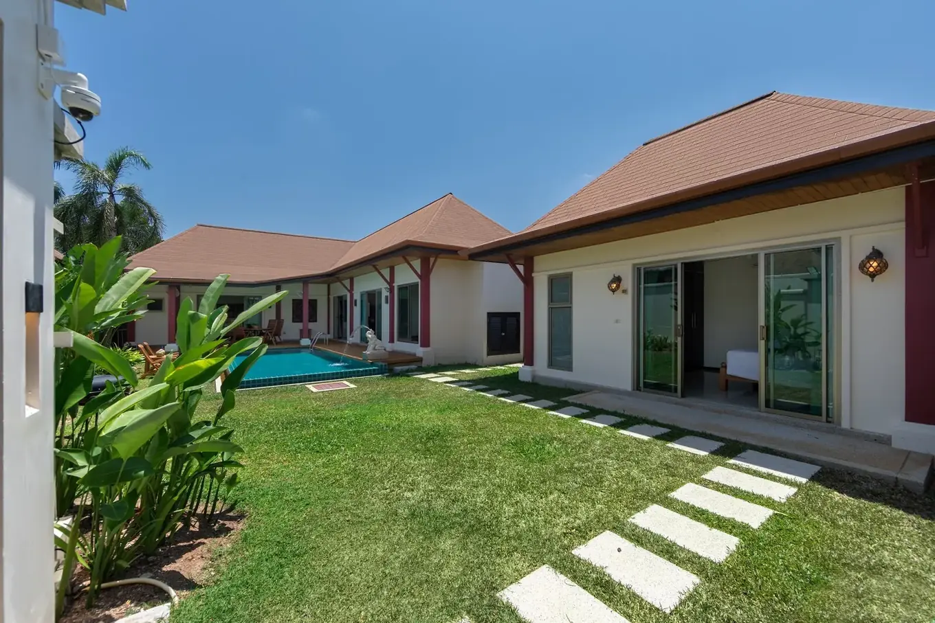 Villa Kaheru, Най Харн — корпус спален и газон
