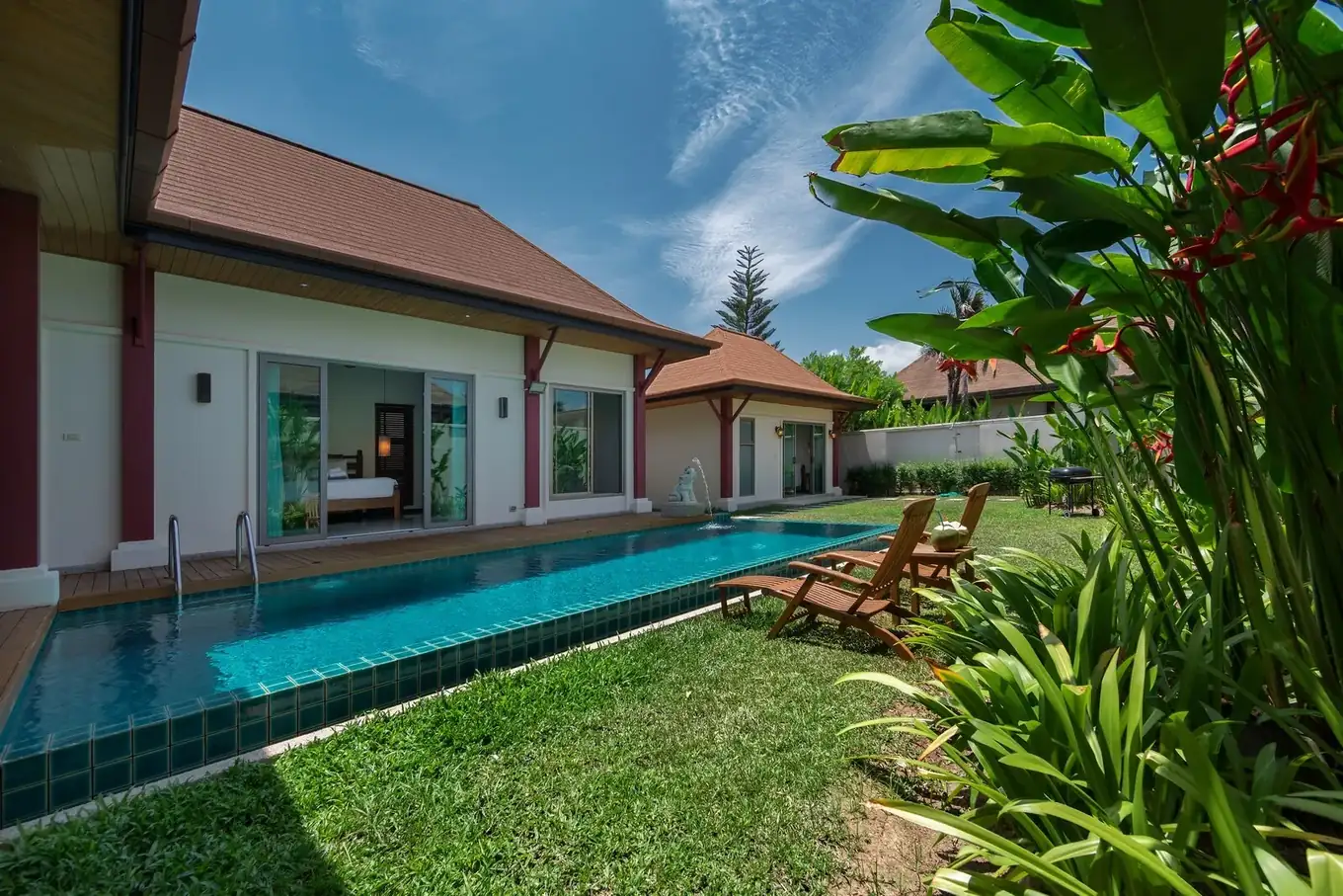 Villa Kaheru, Най Харн — бассейн вдоль корпуса виллы