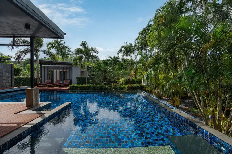 Villa Aroha, Най Харн — бассейн и открытый павильон