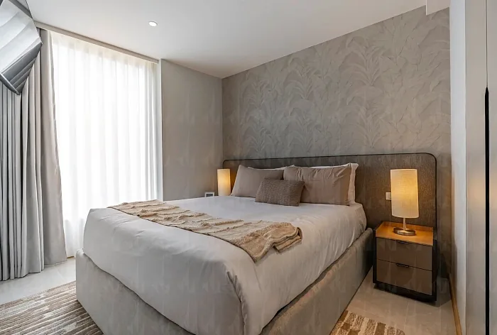 Спальня с изголовьем в тканевой отделке — Vibe Residence Karon, Карон