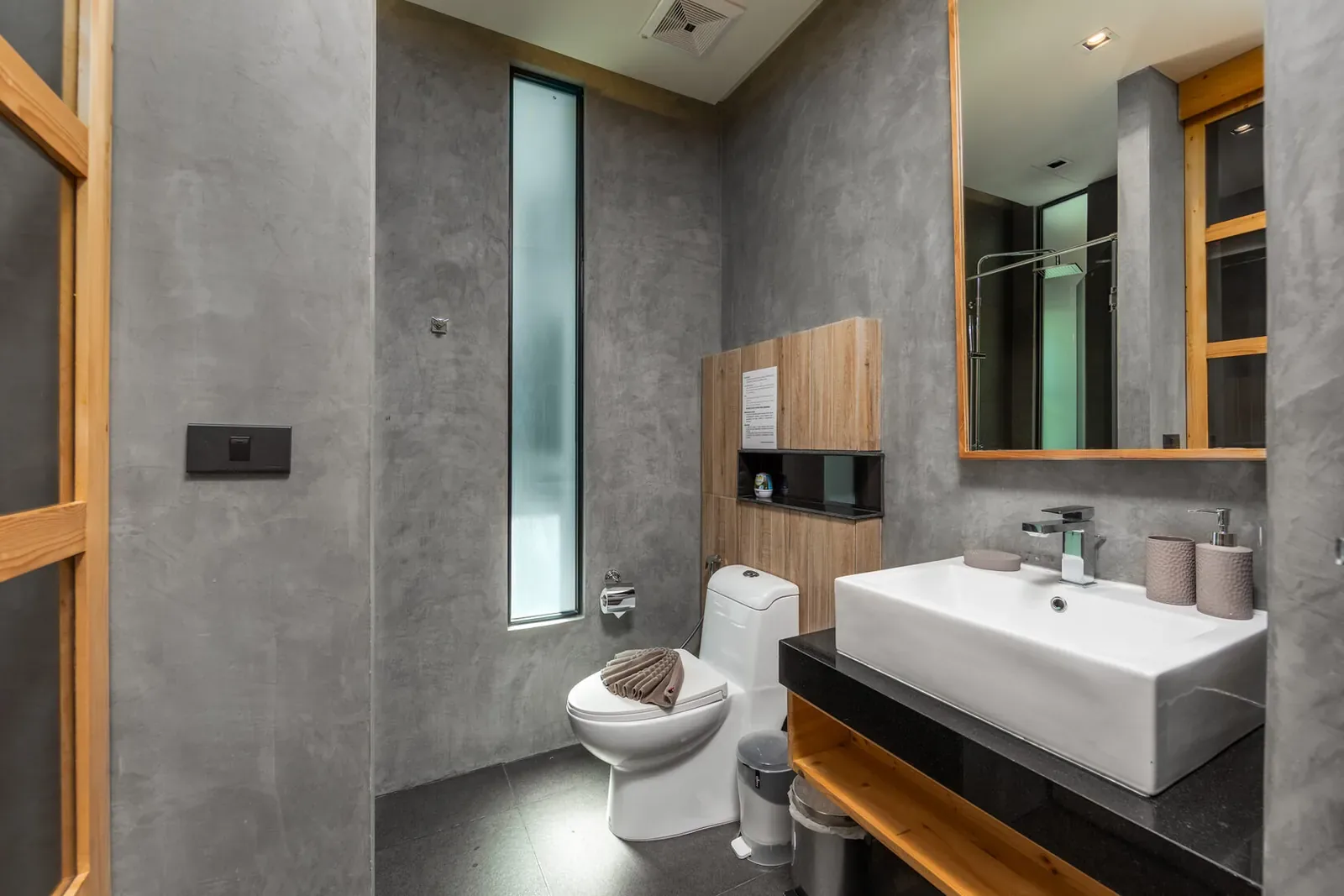 Студия 35 м², Relife Nai Harn — ванная комната, общий план