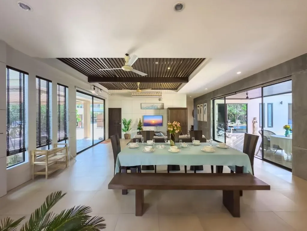Villa Intira, Раваи — столовая и выход в сад