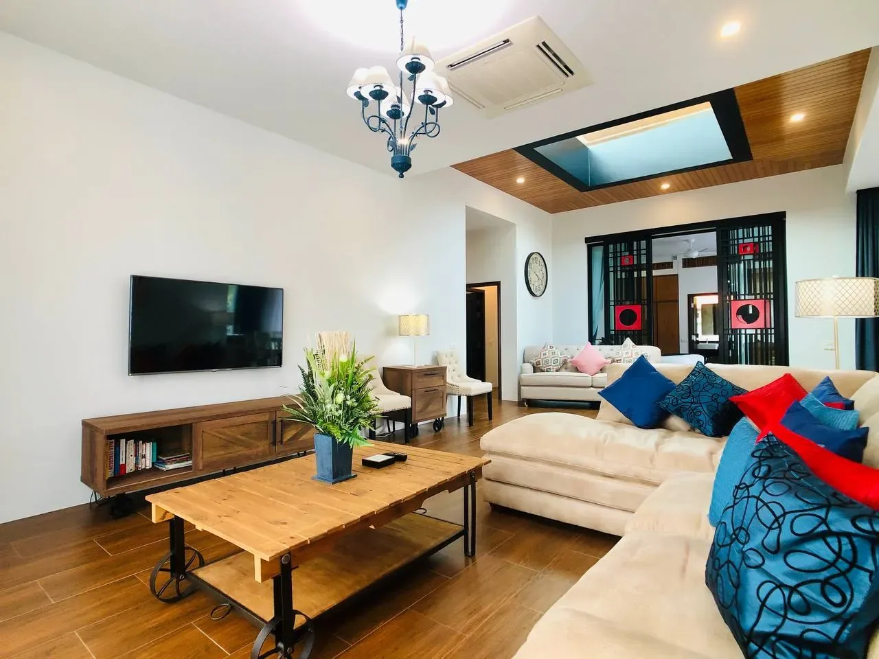 Baan Bua Villa 260 м², Най Харн — гостиная, общий план
