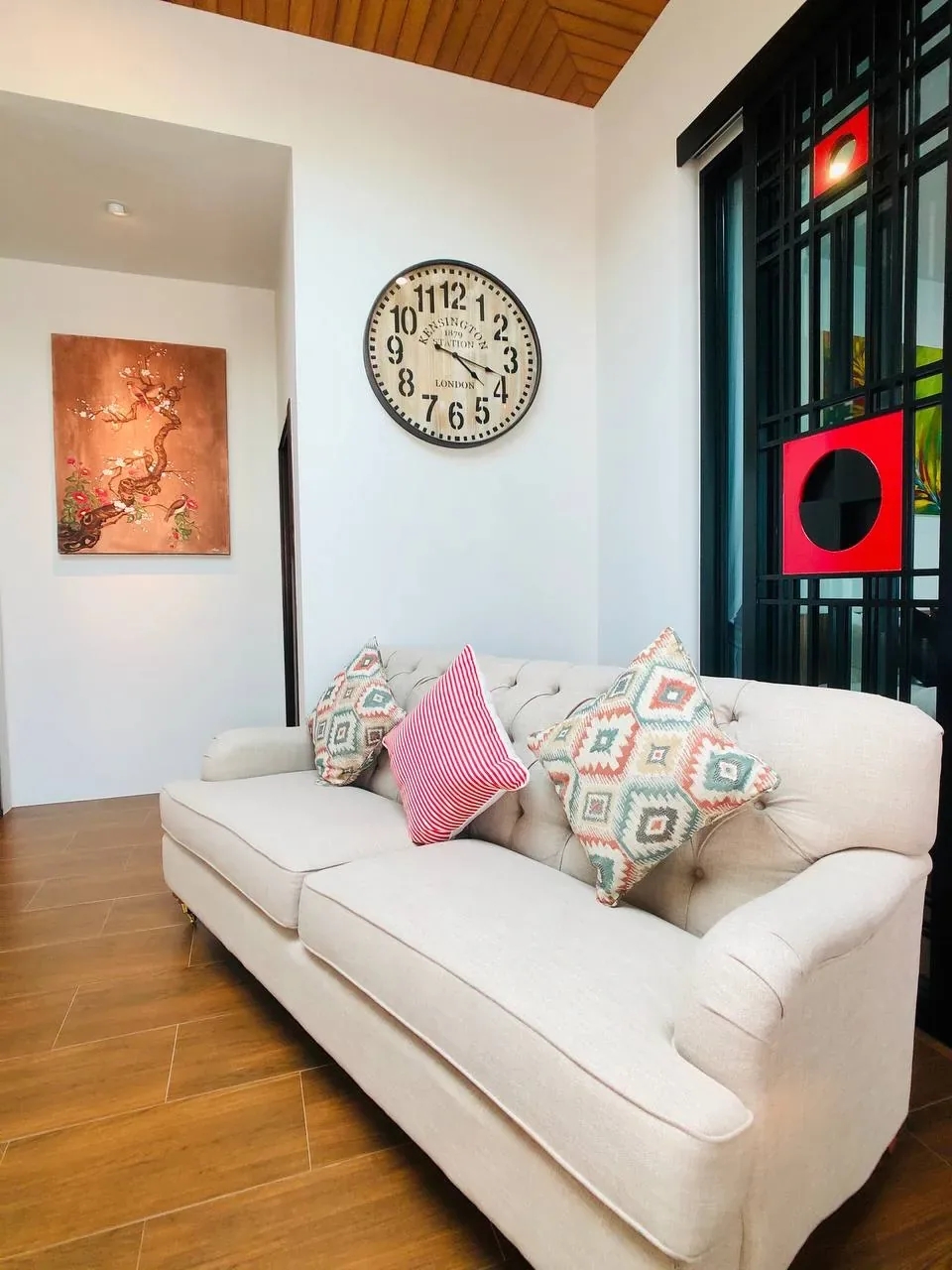 Baan Bua Villa 260 м², Най Харн — диван в холле