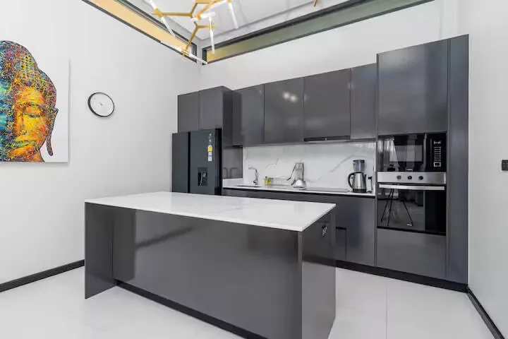 Tropical Pool Villa V281, Раваи — кухня с духовкой, кофемашиной и микроволновкой