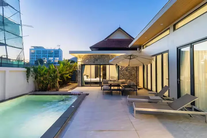 Tropical Pool Villa V281, Раваи — бассейн и павильон с обеденной зоной