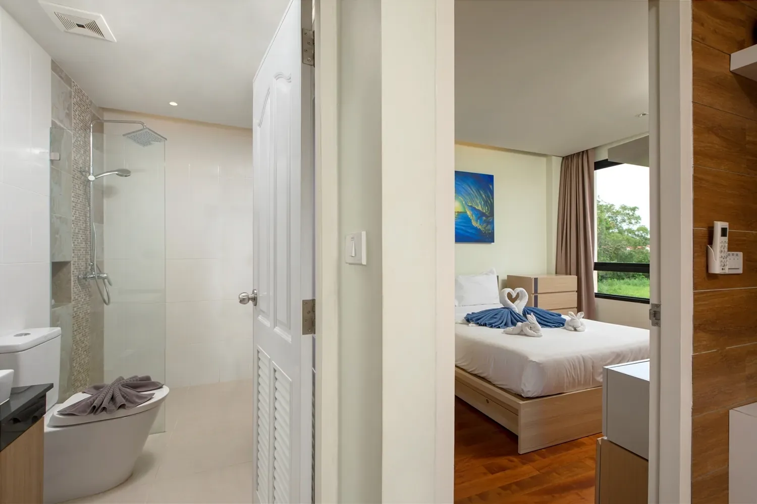 The Lago Berhala Suite, Най Харн — проход из ванной в спальню