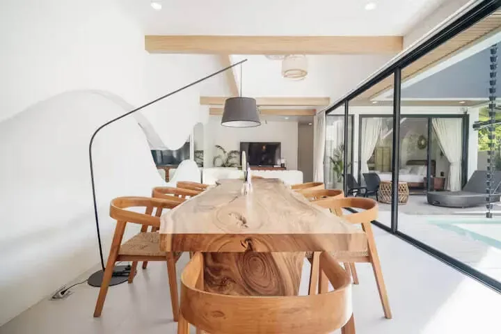 Project X Villa, Най Харн — обеденная зона и выход к бассейну