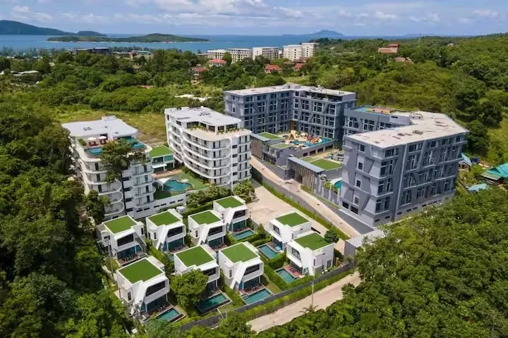 Pool View Duplex, Най Харн — корпуса резиденции и вид на побережье