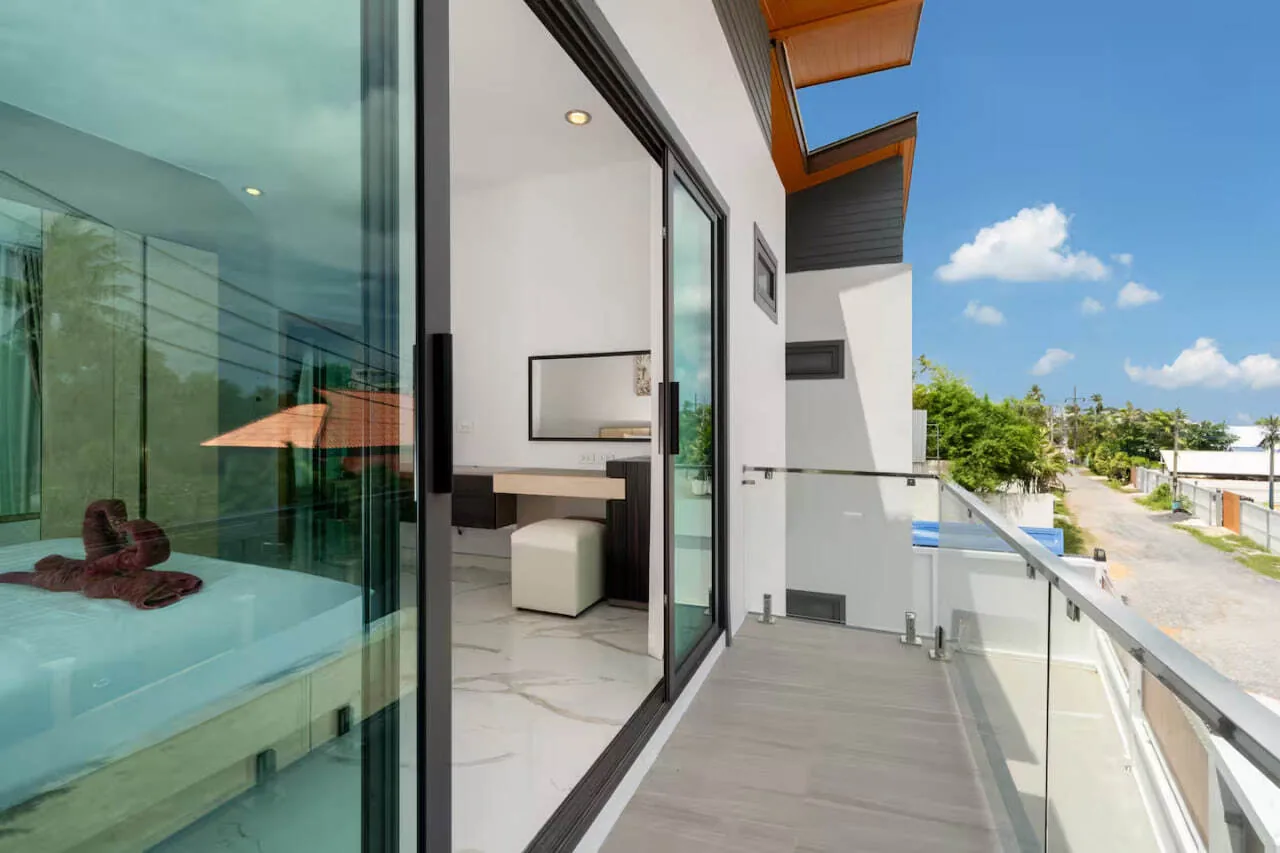 Villa Maple, Раваи — балкон второго этажа с видом на район