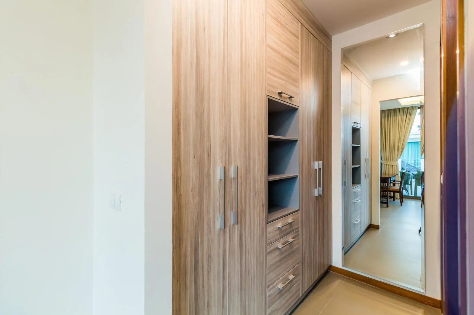 Ka Villa 42, Раваи — гардеробная со встроенными шкафами