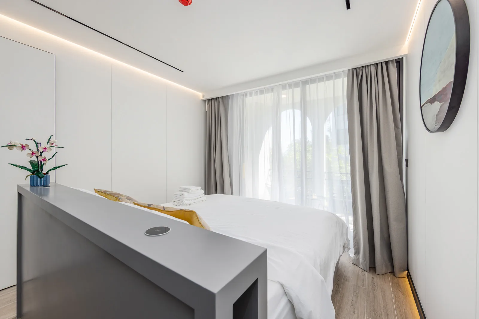 Harmony Suite Isola, Раваи — спальня с туалетным столиком
