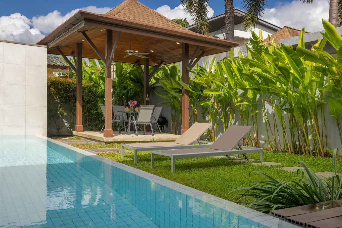 Villa Tane, Най Харн — павильон, шезлонги и бассейн