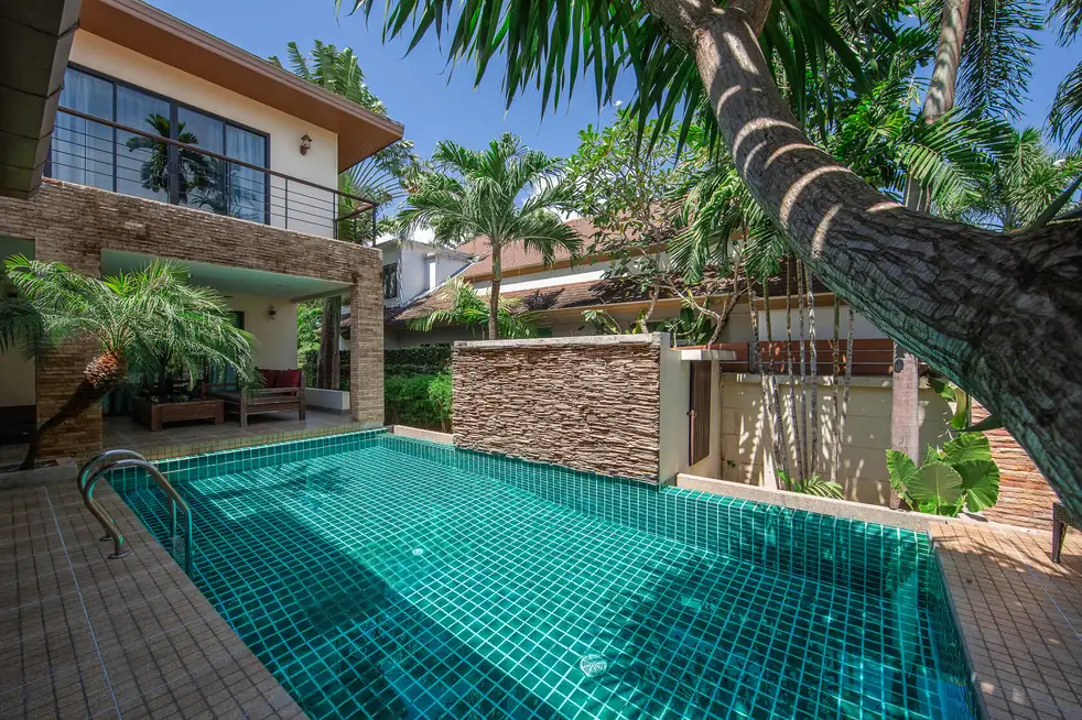 Villa Salika, Раваи — бассейн под пандановым деревом