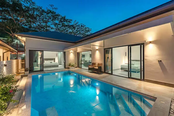 Palm Tree Villa, Раваи — подсвеченный бассейн и вилла вечером