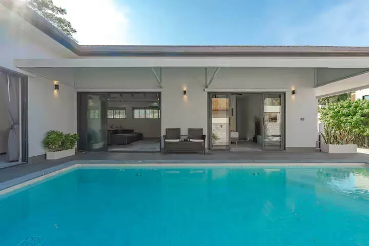 Palm Tree Villa, Раваи — бассейн вдоль террасы
