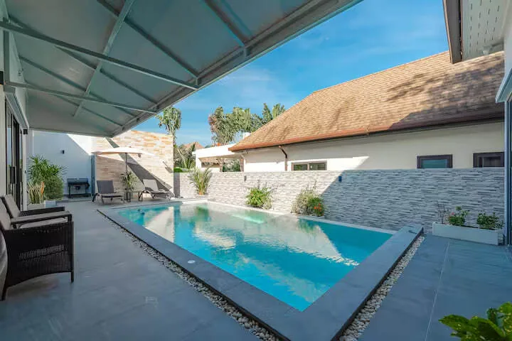 Palm Tree Villa, Раваи — бассейн под навесом террасы